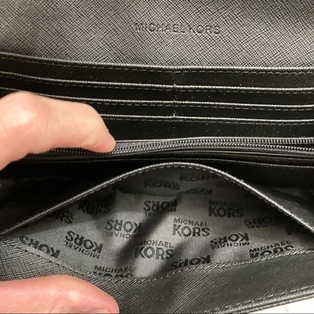 Michael kors black leather logo wallet